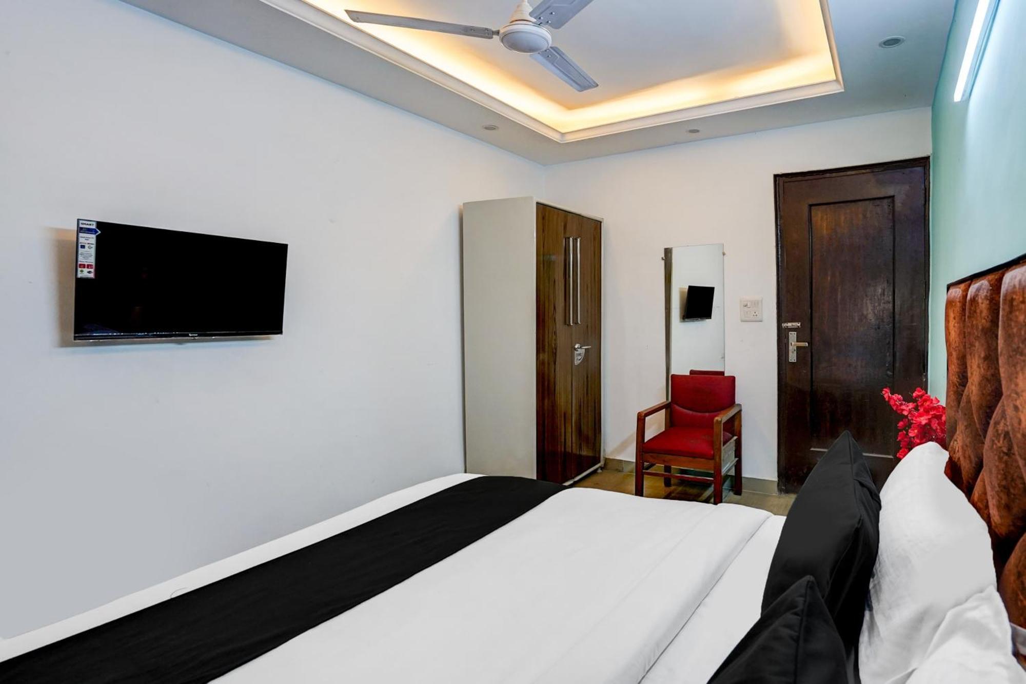 Hotel O Silver Key Kd Plaza Near Saket Metro Station 3*