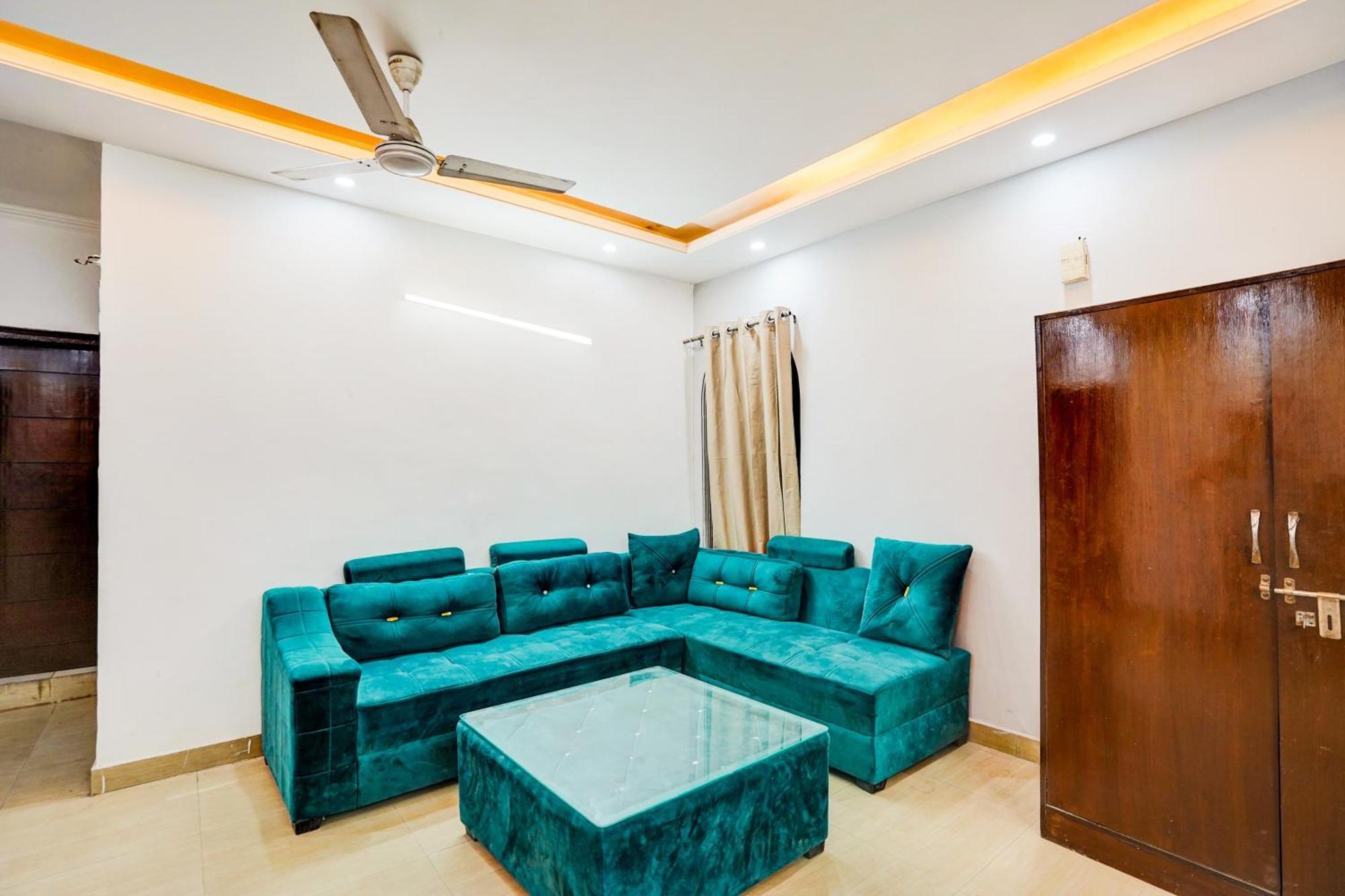 O Silver Key Kd Plaza Near Saket Metro Station New Delhi