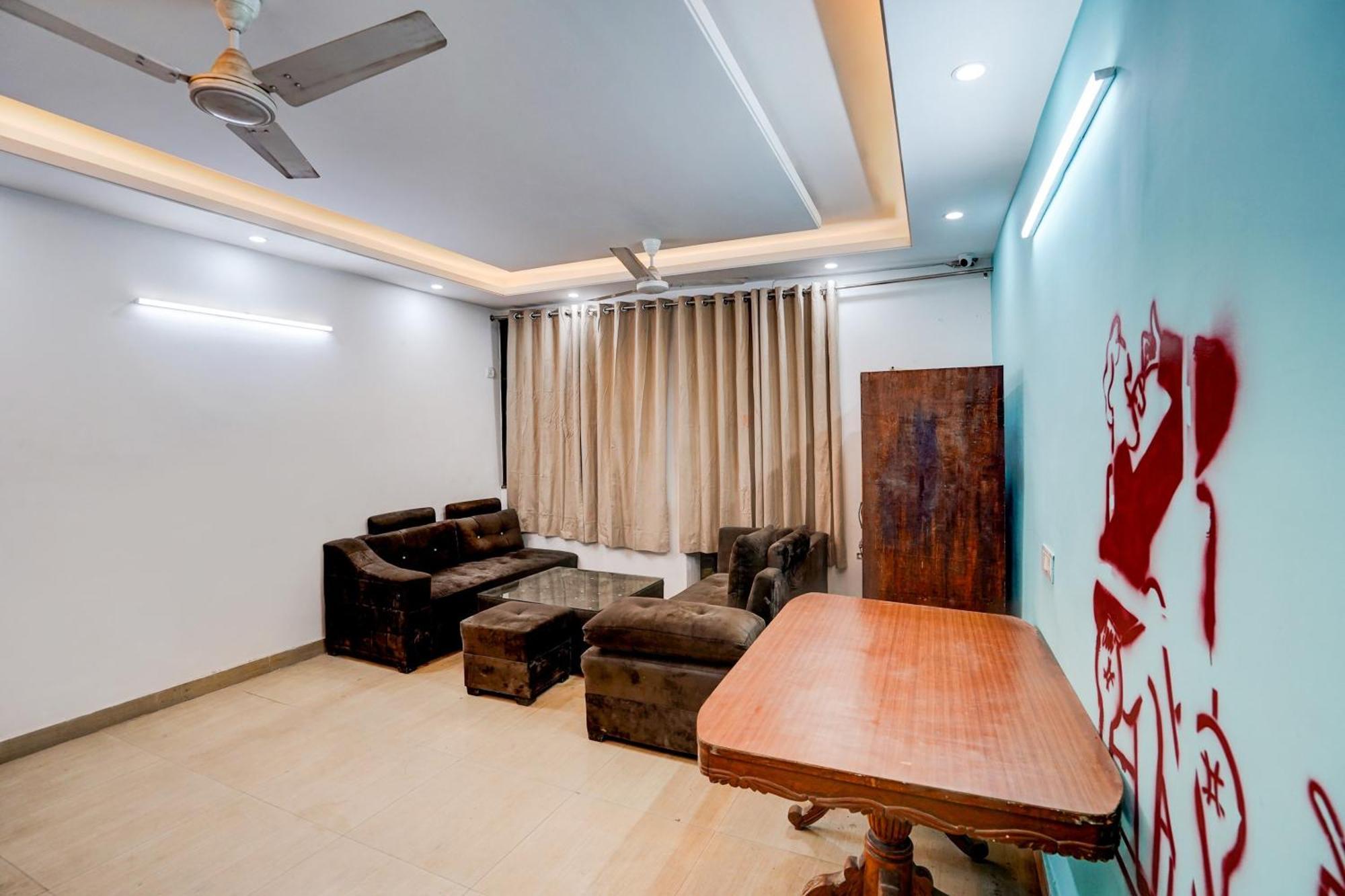 O Silver Key Kd Plaza Near Saket Metro Station